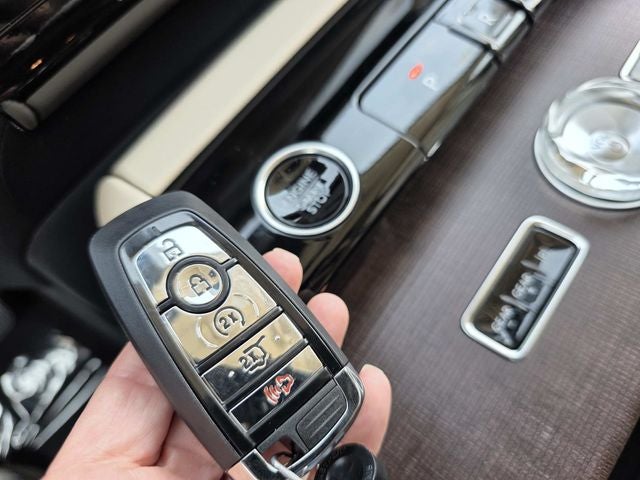 2027 Lincoln Navigator Premiere
