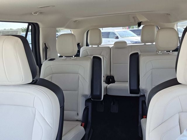 2027 Lincoln Navigator Premiere
