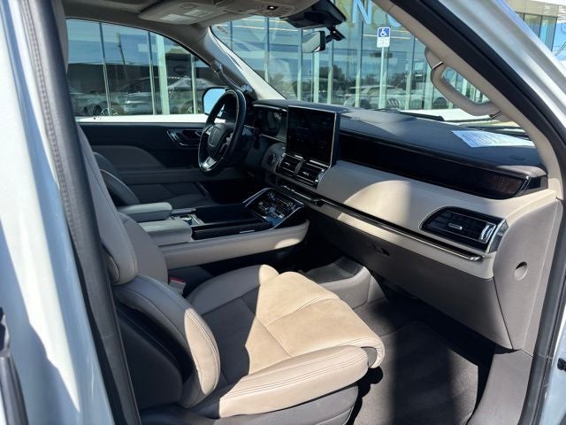 2022 Lincoln Navigator L Reserve