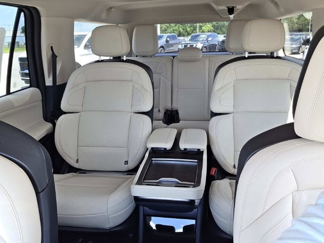 2027 Lincoln Navigator L Reserve