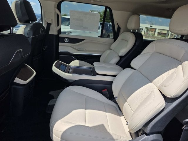 2027 Lincoln Navigator L Reserve