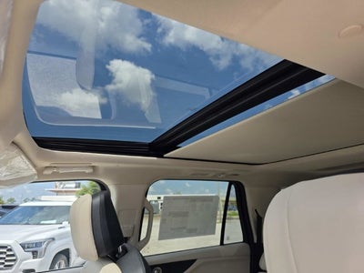 2027 Lincoln Navigator L Reserve