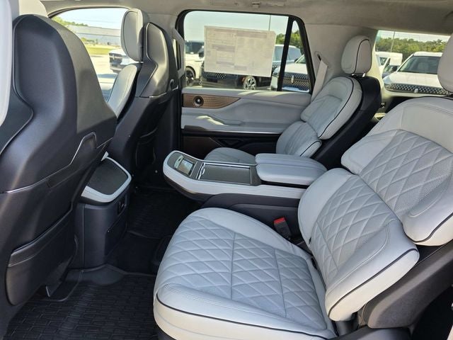 2027 Lincoln Navigator L Black Label