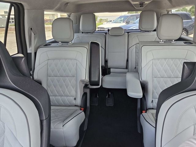 2027 Lincoln Navigator L Black Label