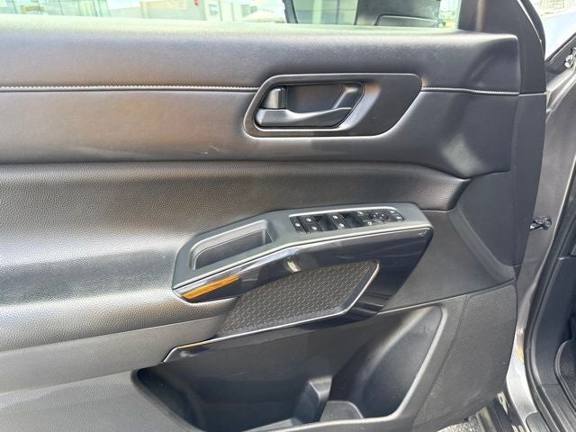 2023 Nissan Pathfinder SV