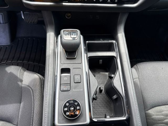 2023 Nissan Pathfinder SV