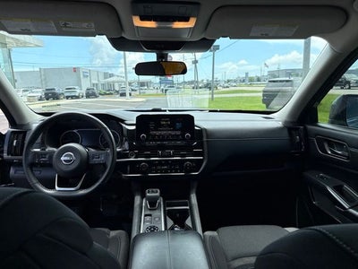 2023 Nissan Pathfinder SV