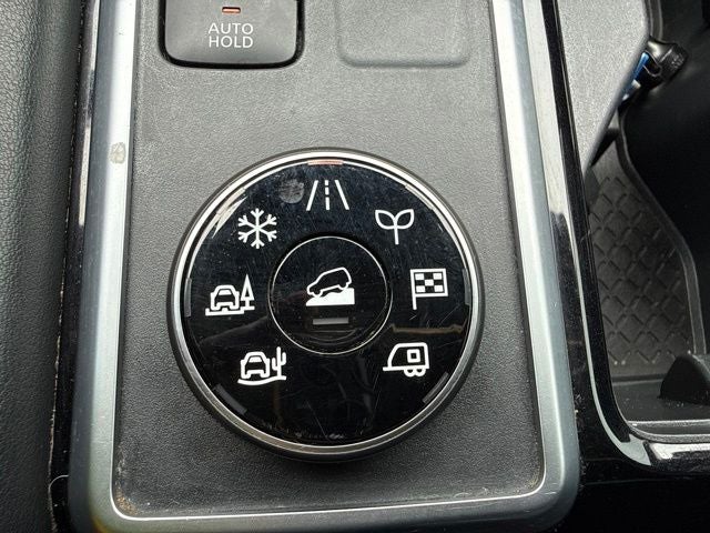 2023 Nissan Pathfinder SV