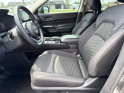2023 Nissan Pathfinder SV