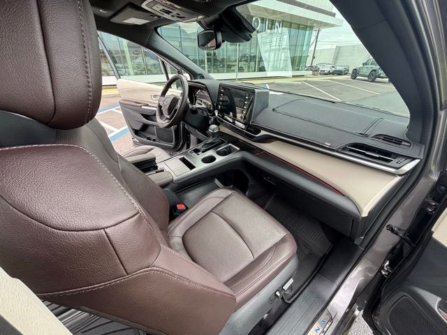 2023 Toyota Sienna Platinum 7 Passenger
