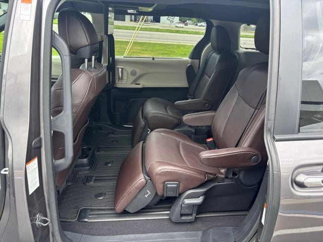 2023 Toyota Sienna Platinum 7 Passenger