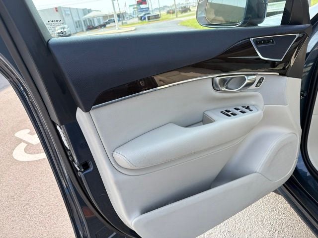 2019 Volvo XC90 T6 Momentum