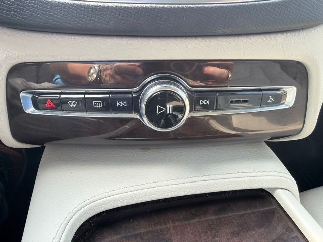2019 Volvo XC90 T6 Momentum