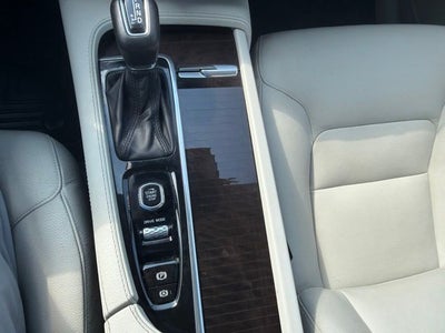 2019 Volvo XC90 T6 Momentum