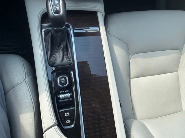 2019 Volvo XC90 T6 Momentum