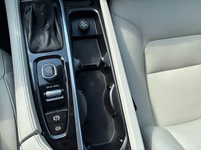 2019 Volvo XC90 T6 Momentum