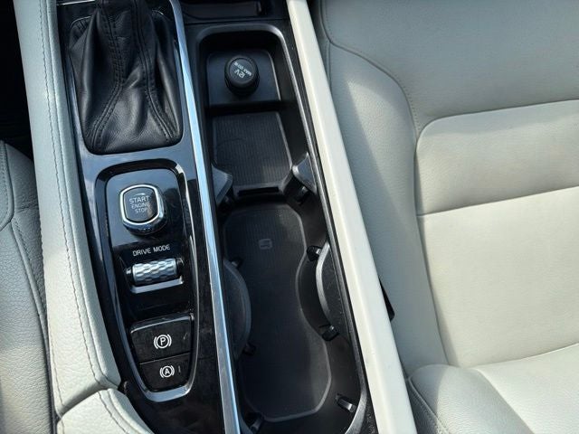 2019 Volvo XC90 T6 Momentum