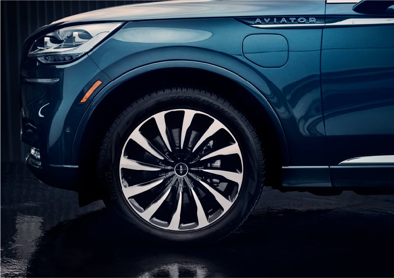 The 2023 Lincoln Aviator® Black Label Grand Touring model with unique 12-spoke wheel | Astro Lincoln in Pensacola FL