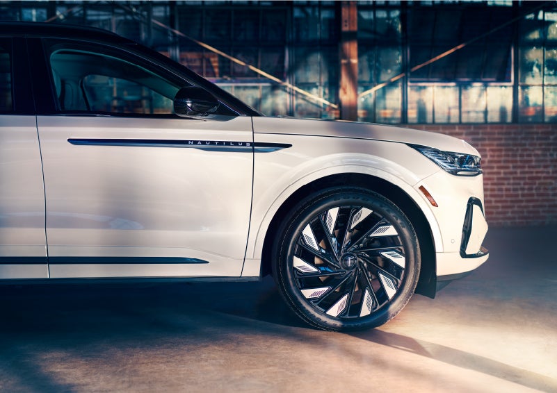 The wheels of the available Jet Appearance Package are highlighted. | Astro Lincoln in Pensacola FL