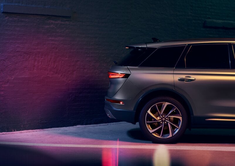 A dramatization of a 2025 Lincoln Corsair® SUV is shown backing up toward a wall. | Astro Lincoln in Pensacola FL