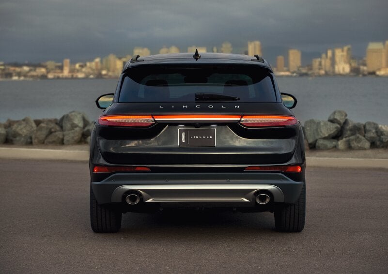 The rear lighting of the 2025 Lincoln Corsair® SUV spans the entire width of the vehicle. | Astro Lincoln in Pensacola FL