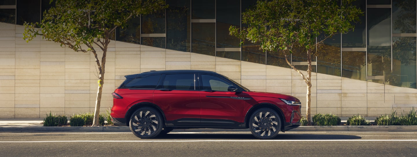A 2026 Lincoln Nautilus® SUV with an available Hybrid Powertrain is parked in an urban setting. | Astro Lincoln in Pensacola FL