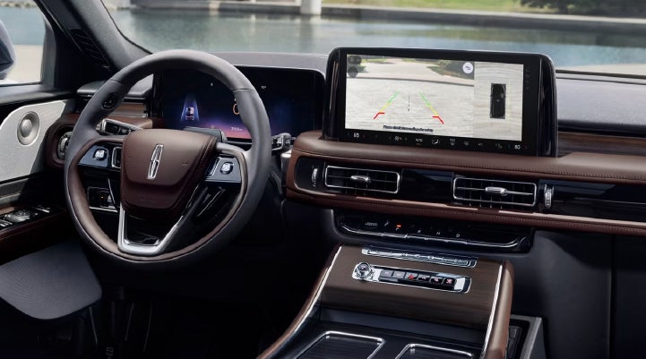 The backup camera of the 2027 Lincoln Aviator® SUV is displayed on screen. | Astro Lincoln in Pensacola FL